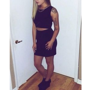 FOREVER 21 BLACK SHORT DRESS